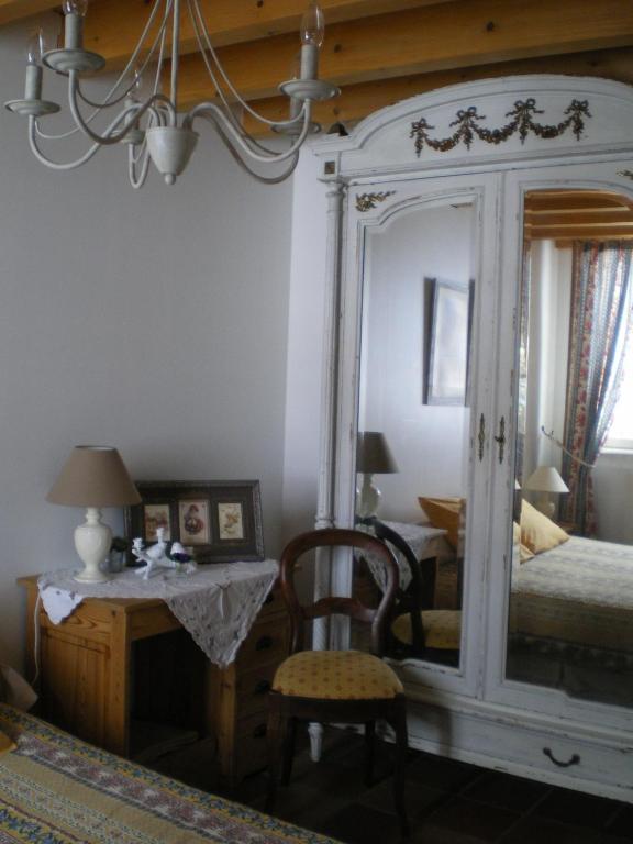 Au Bon Gre D'hugoline Bed & Breakfast