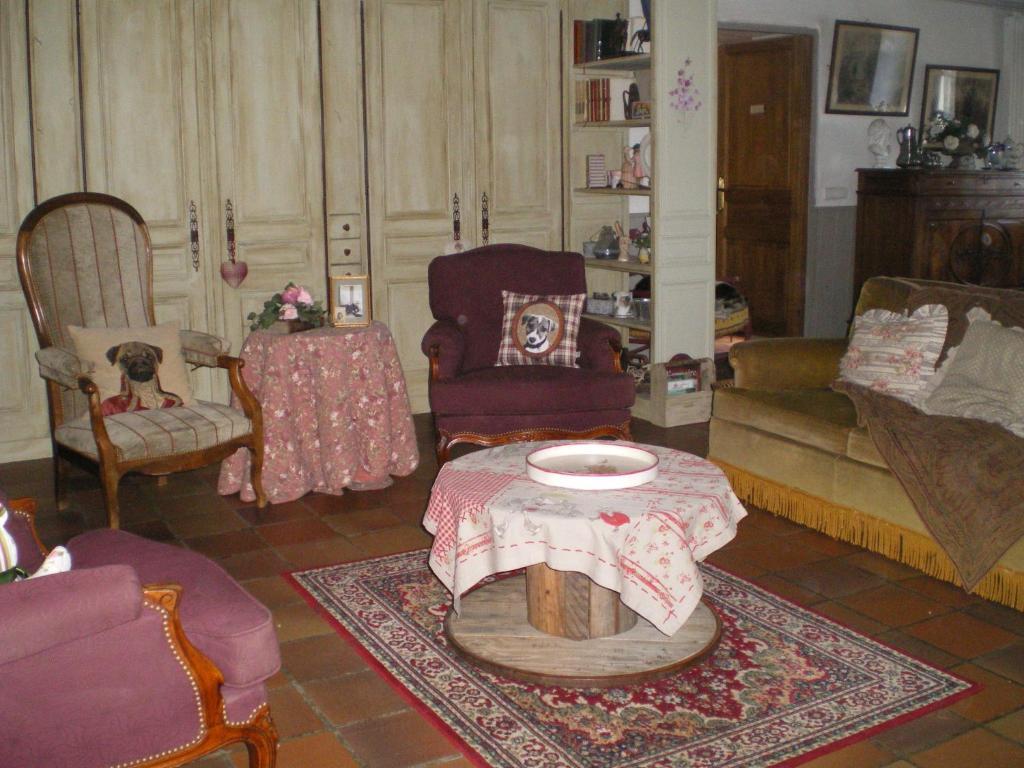 Au Bon Gre D'hugoline Bed & Breakfast 3*